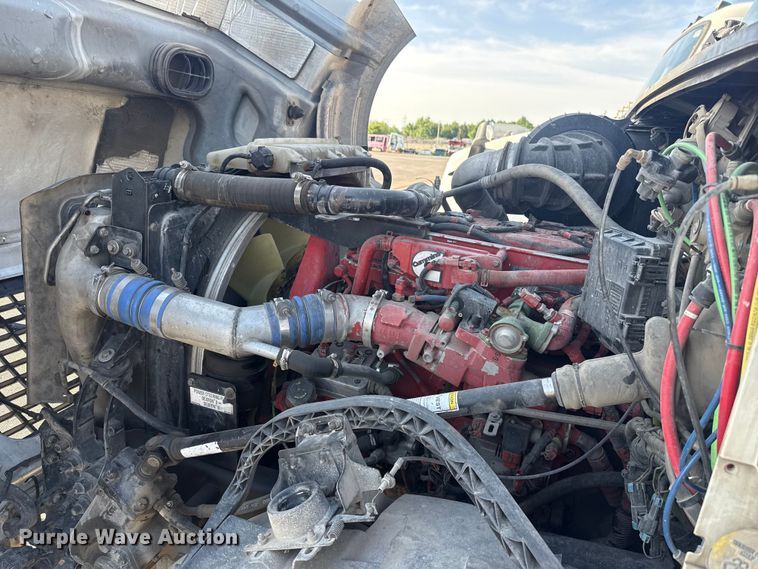 image for item ET6043 2014 Volvo VNL semi truck