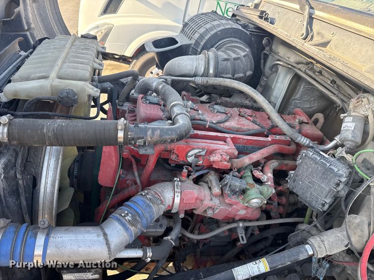 image for item ET6043 2014 Volvo VNL semi truck