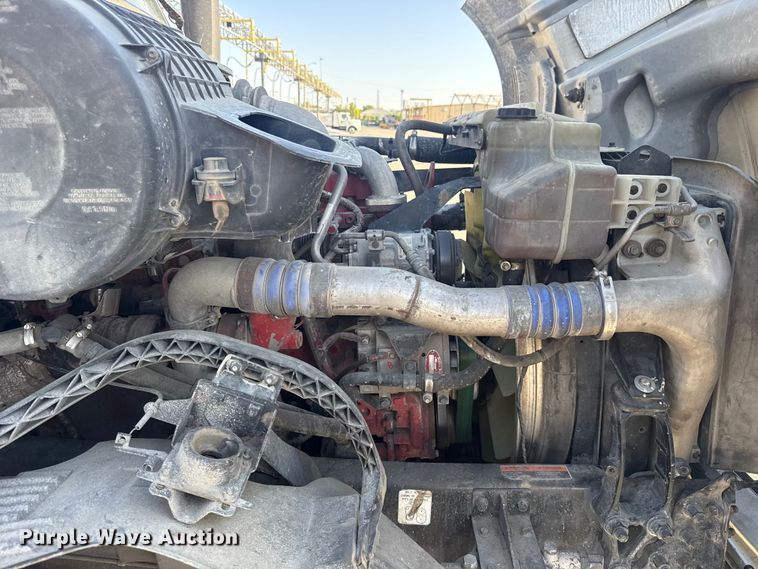 image for item ET6043 2014 Volvo VNL semi truck