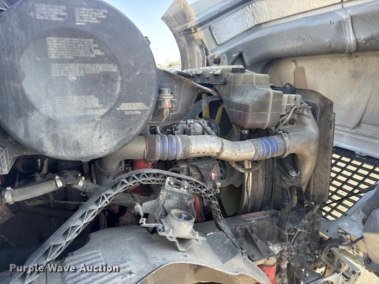 image for item ET6043 2014 Volvo VNL semi truck