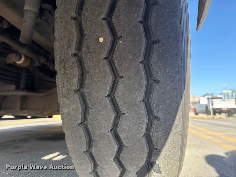 image for item ET6043 2014 Volvo VNL semi truck