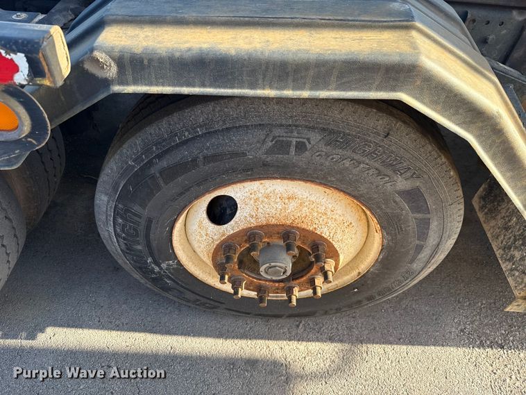 image for item ET6043 2014 Volvo VNL semi truck