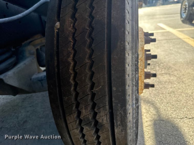 image for item ET6043 2014 Volvo VNL semi truck