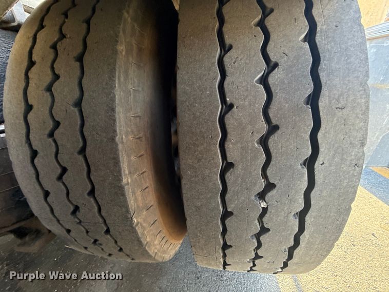 image for item ET6043 2014 Volvo VNL semi truck