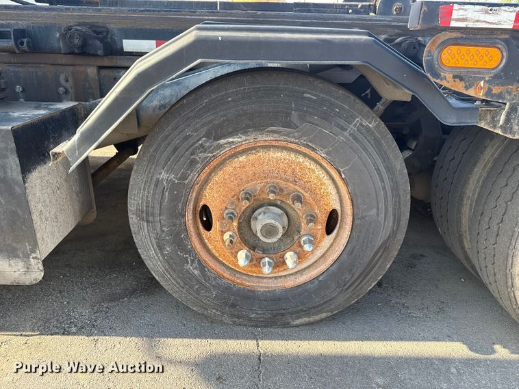 image for item ET6043 2014 Volvo VNL semi truck