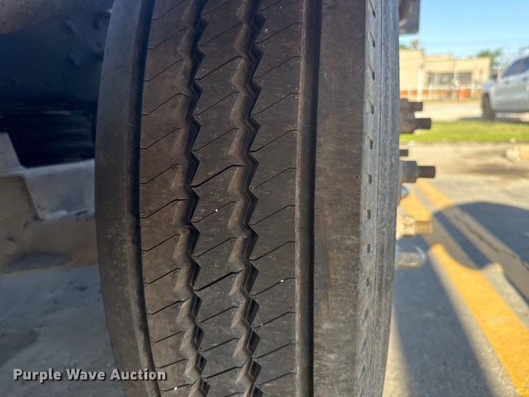 image for item ET6043 2014 Volvo VNL semi truck