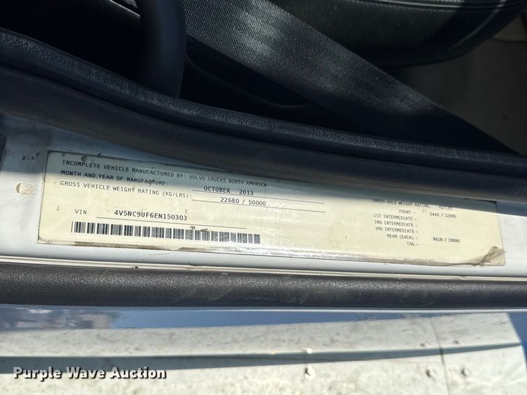 image for item ET6043 2014 Volvo VNL semi truck