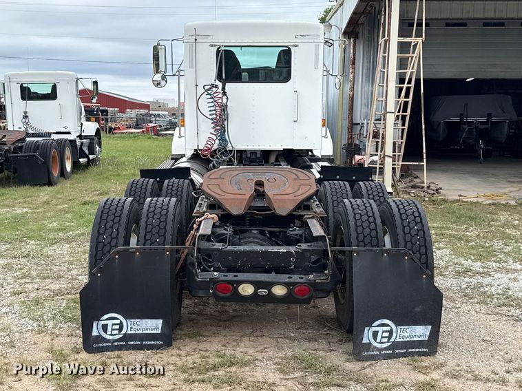 image for item ET6047 2011 Kenworth T8 Series semi truck