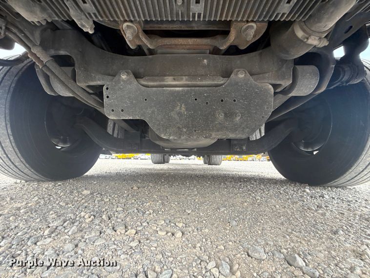 image for item ET6079 2021 Freightliner Cascadia 126 semi truck