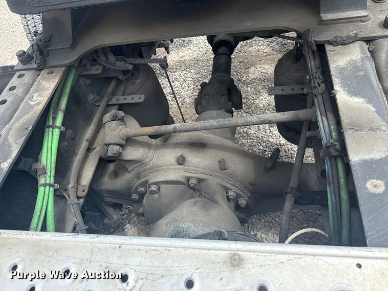 image for item ET6079 2021 Freightliner Cascadia 126 semi truck