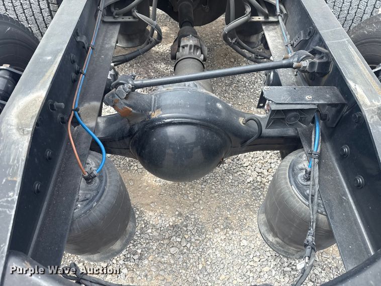 image for item ET6079 2021 Freightliner Cascadia 126 semi truck