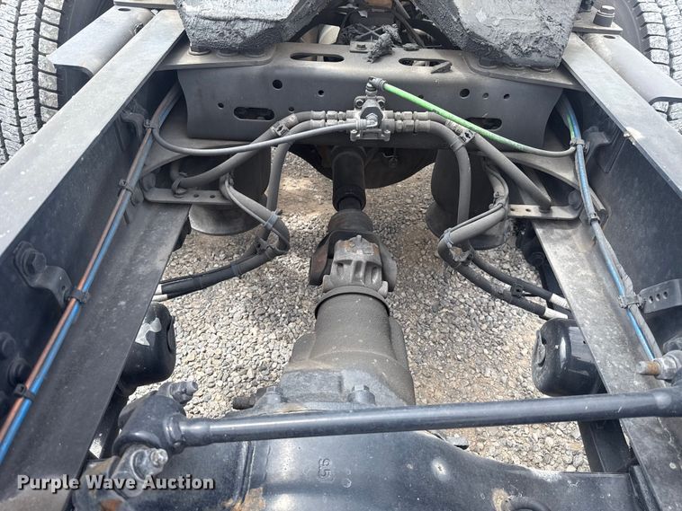 image for item ET6079 2021 Freightliner Cascadia 126 semi truck