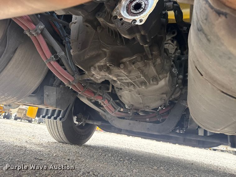 image for item ET6079 2021 Freightliner Cascadia 126 semi truck