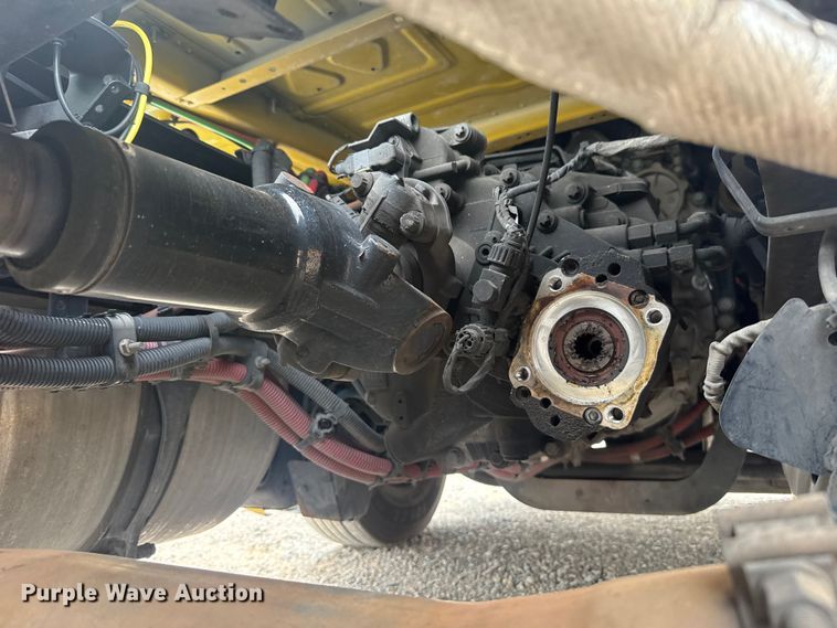 image for item ET6079 2021 Freightliner Cascadia 126 semi truck