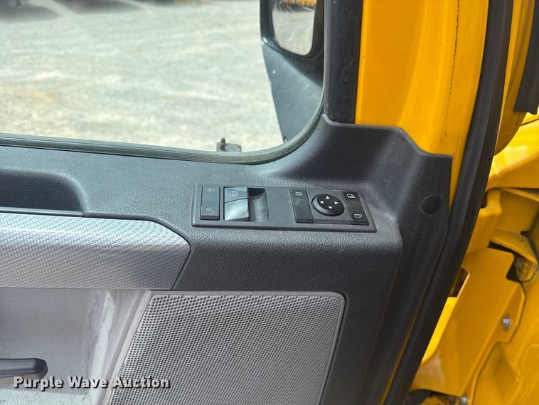 image for item ET6079 2021 Freightliner Cascadia 126 semi truck