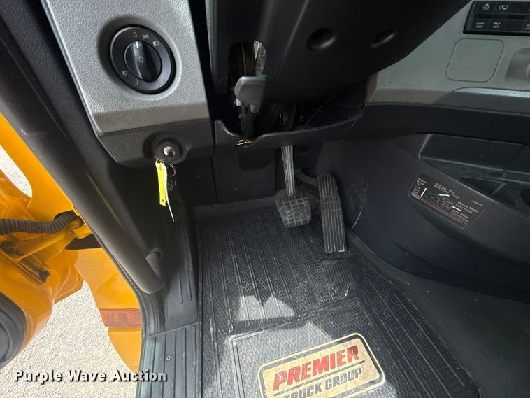 image for item ET6079 2021 Freightliner Cascadia 126 semi truck