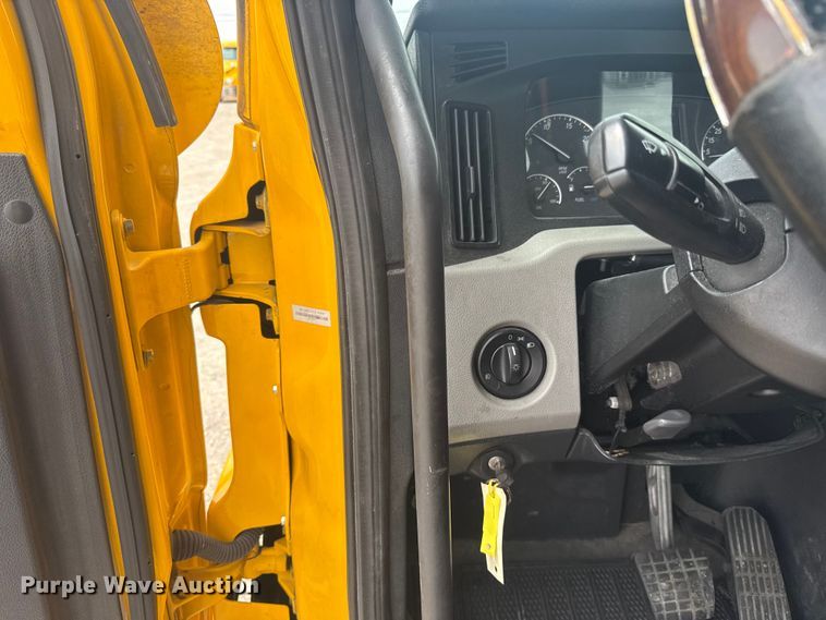 image for item ET6079 2021 Freightliner Cascadia 126 semi truck