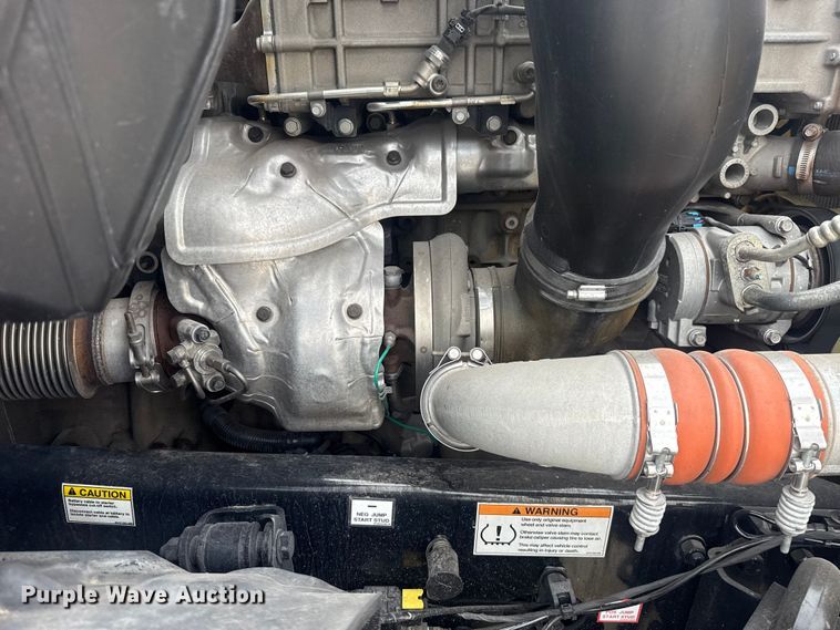 image for item ET6079 2021 Freightliner Cascadia 126 semi truck