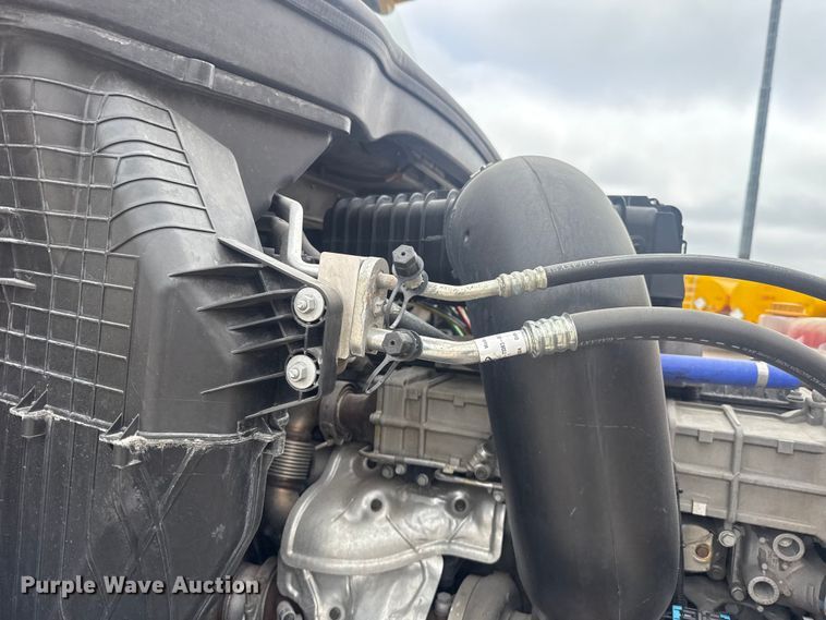 image for item ET6079 2021 Freightliner Cascadia 126 semi truck