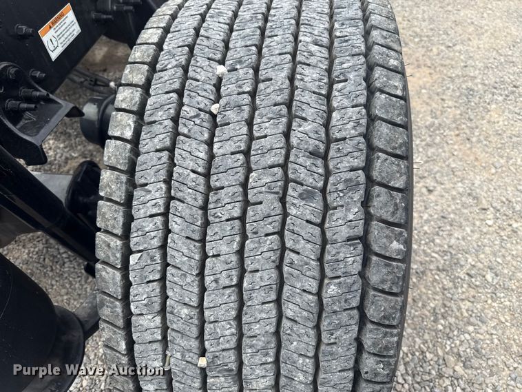 image for item ET6079 2021 Freightliner Cascadia 126 semi truck