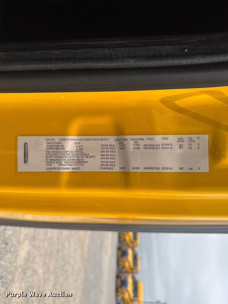 image for item ET6079 2021 Freightliner Cascadia 126 semi truck