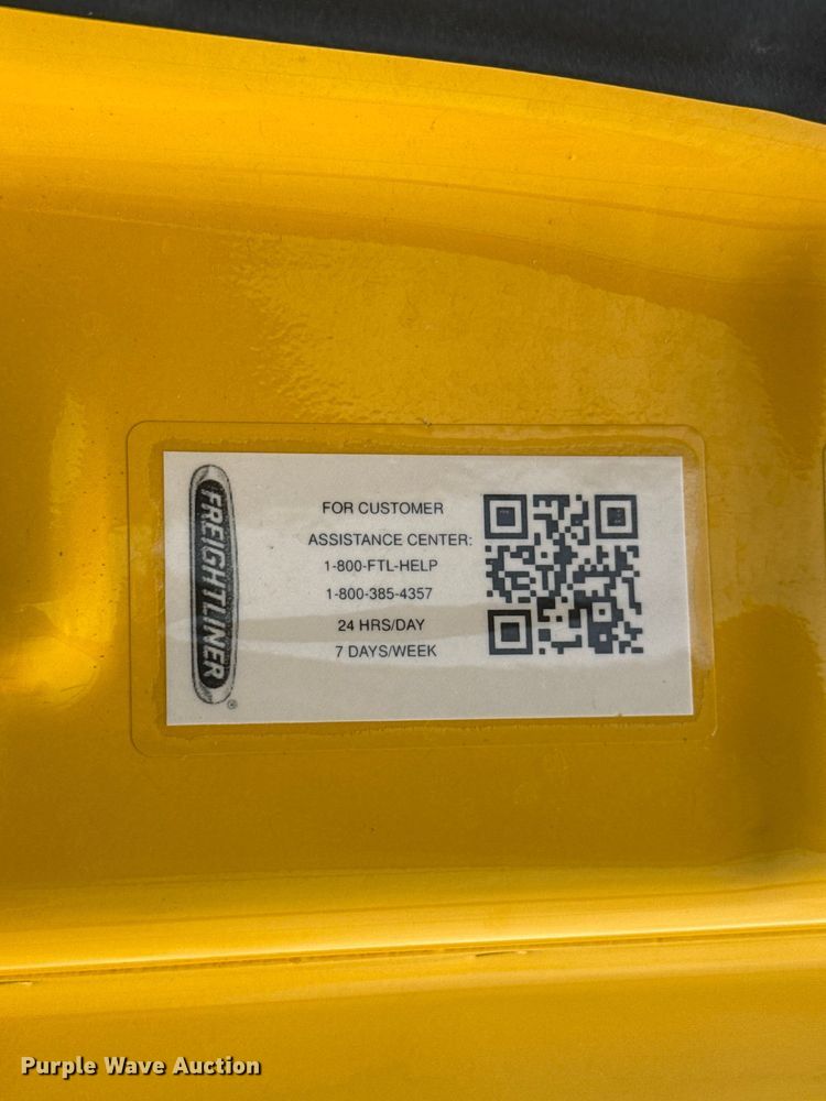 image for item ET6079 2021 Freightliner Cascadia 126 semi truck