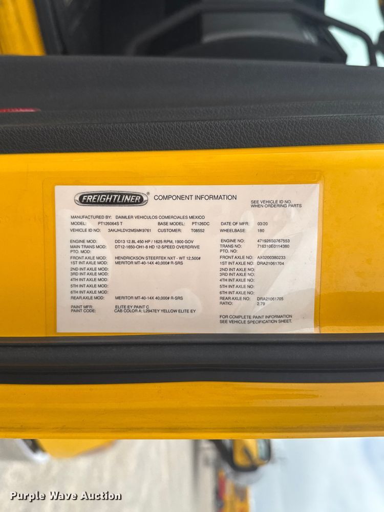 image for item ET6079 2021 Freightliner Cascadia 126 semi truck