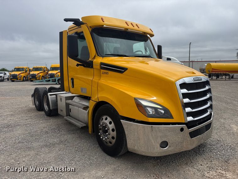 image for item ET6080 2022 Freightliner Cascadia 126 semi truck