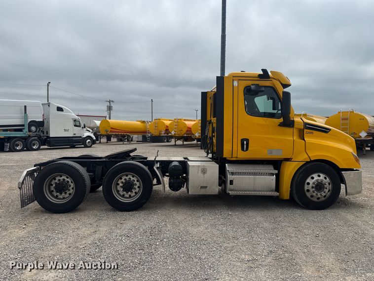 image for item ET6080 2022 Freightliner Cascadia 126 semi truck