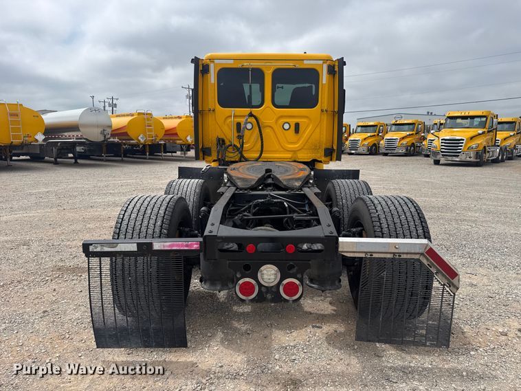 image for item ET6080 2022 Freightliner Cascadia 126 semi truck