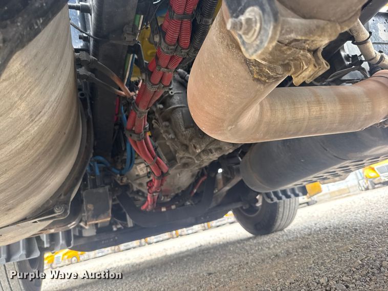 image for item ET6080 2022 Freightliner Cascadia 126 semi truck