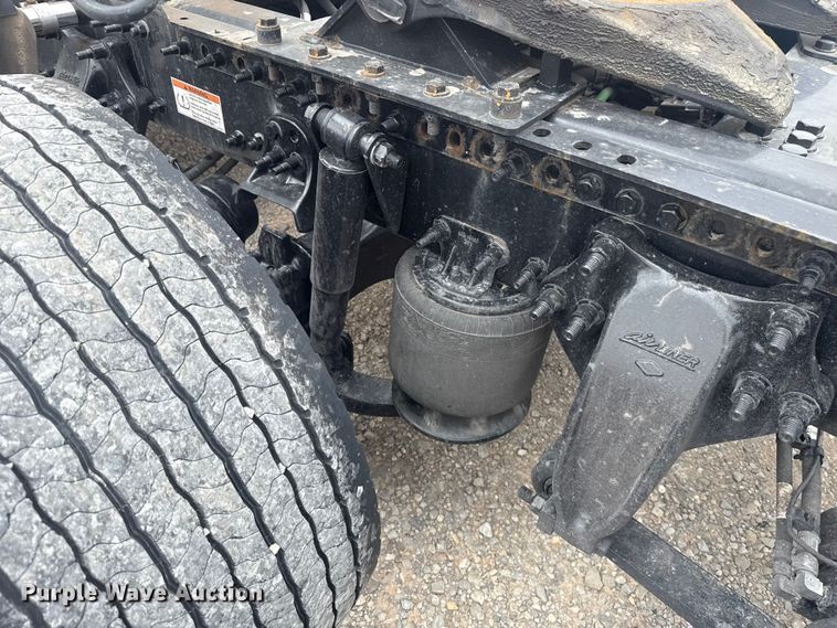 image for item ET6080 2022 Freightliner Cascadia 126 semi truck