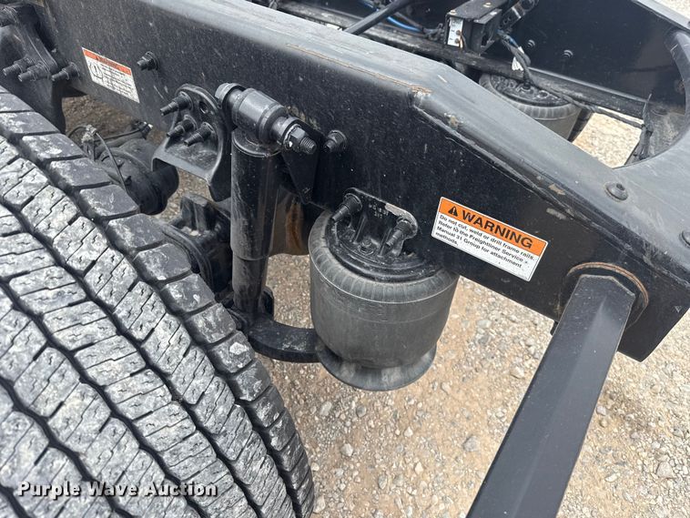 image for item ET6080 2022 Freightliner Cascadia 126 semi truck