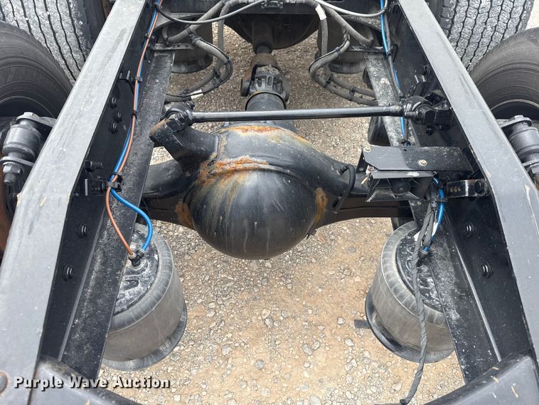 image for item ET6080 2022 Freightliner Cascadia 126 semi truck