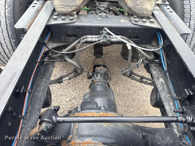 image for item ET6080 2022 Freightliner Cascadia 126 semi truck