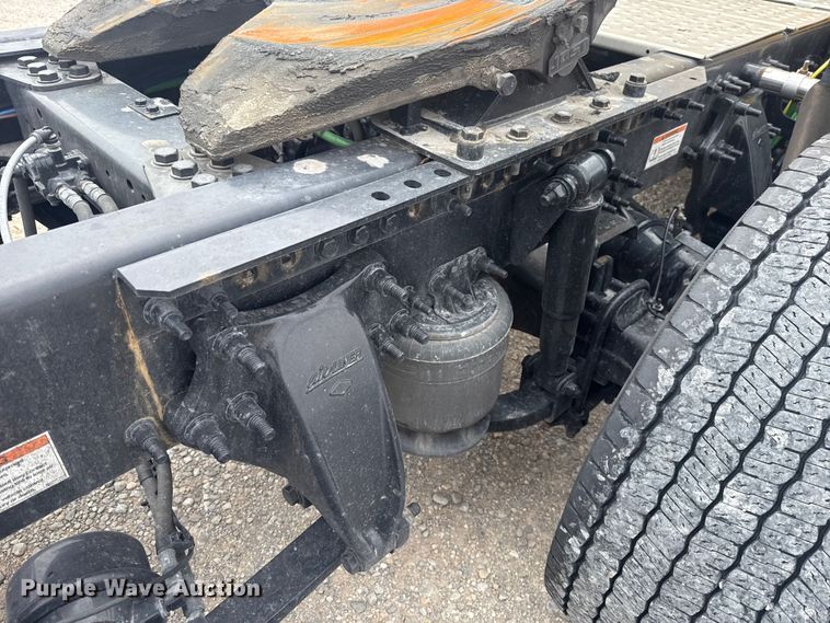 image for item ET6080 2022 Freightliner Cascadia 126 semi truck