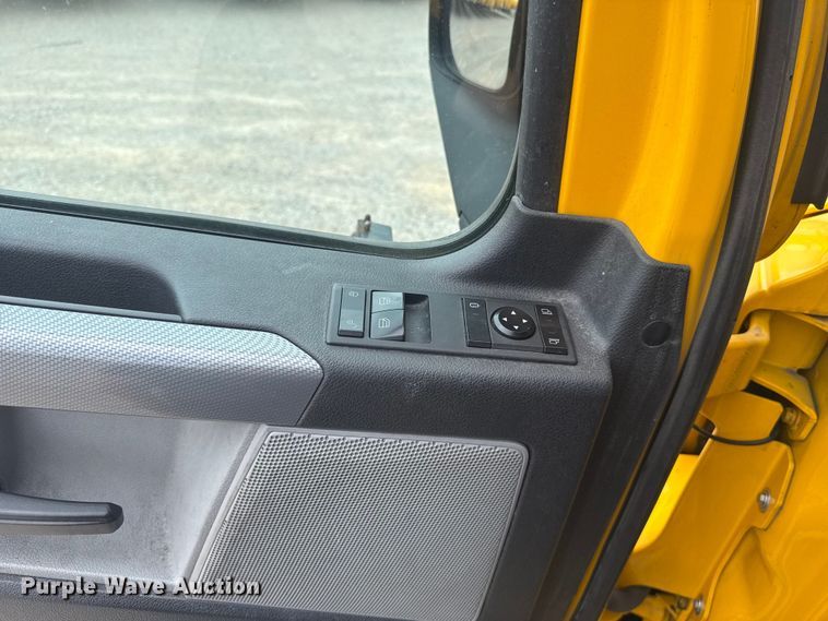 image for item ET6080 2022 Freightliner Cascadia 126 semi truck