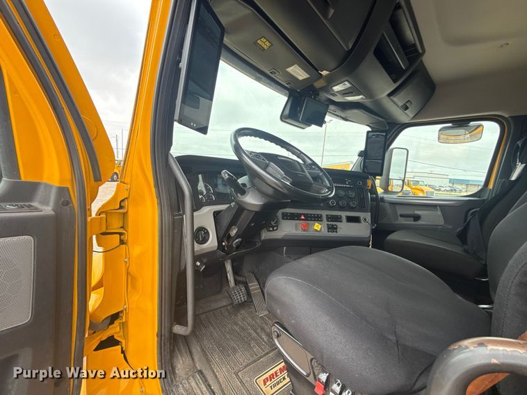 image for item ET6080 2022 Freightliner Cascadia 126 semi truck