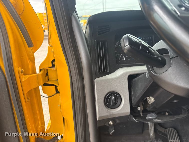 image for item ET6080 2022 Freightliner Cascadia 126 semi truck