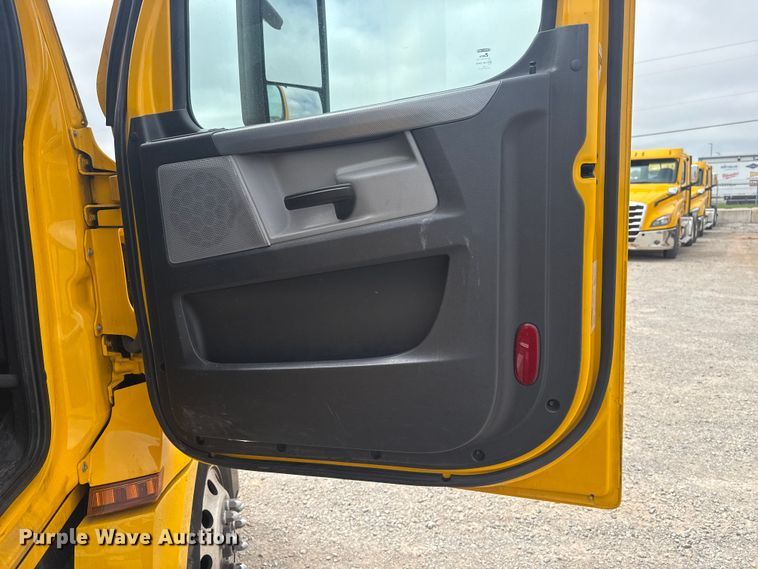 image for item ET6080 2022 Freightliner Cascadia 126 semi truck