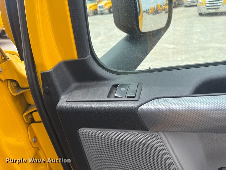 image for item ET6080 2022 Freightliner Cascadia 126 semi truck