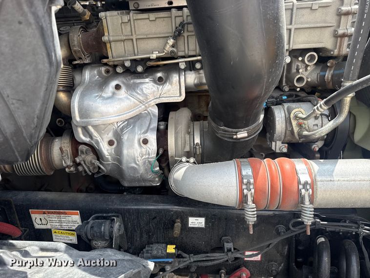 image for item ET6080 2022 Freightliner Cascadia 126 semi truck