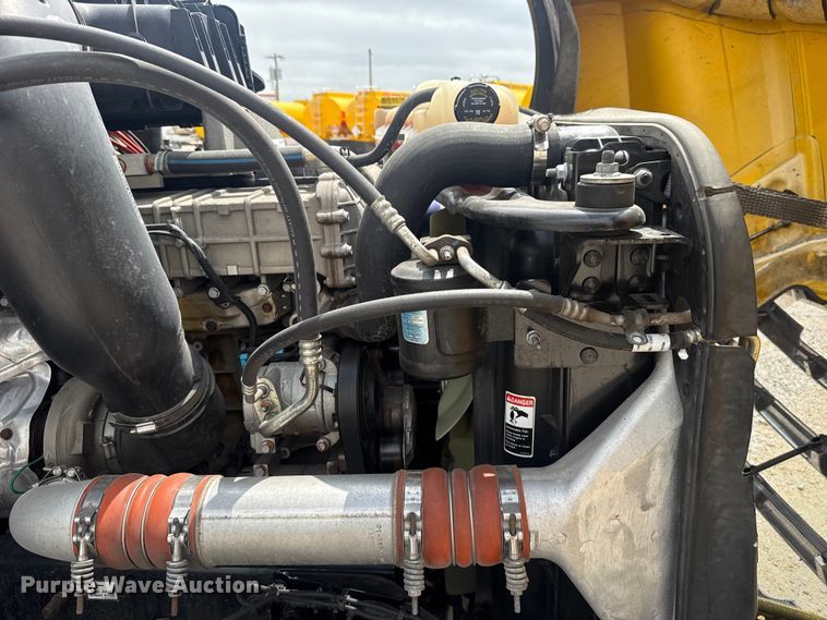 image for item ET6080 2022 Freightliner Cascadia 126 semi truck