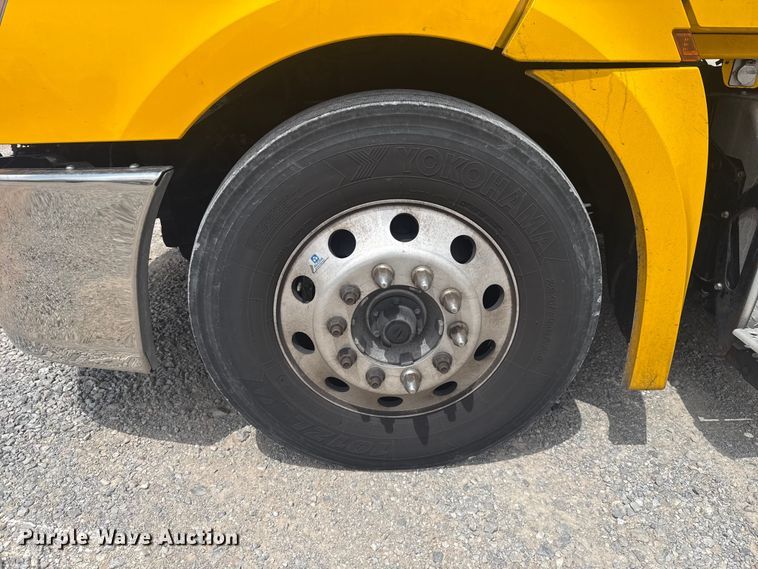 image for item ET6080 2022 Freightliner Cascadia 126 semi truck