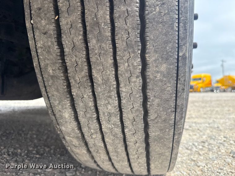 image for item ET6080 2022 Freightliner Cascadia 126 semi truck