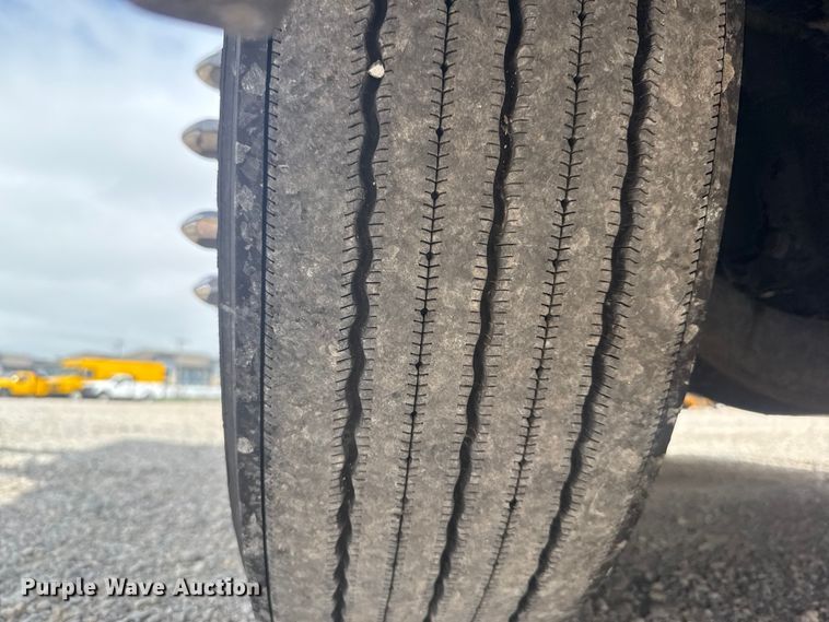 image for item ET6080 2022 Freightliner Cascadia 126 semi truck