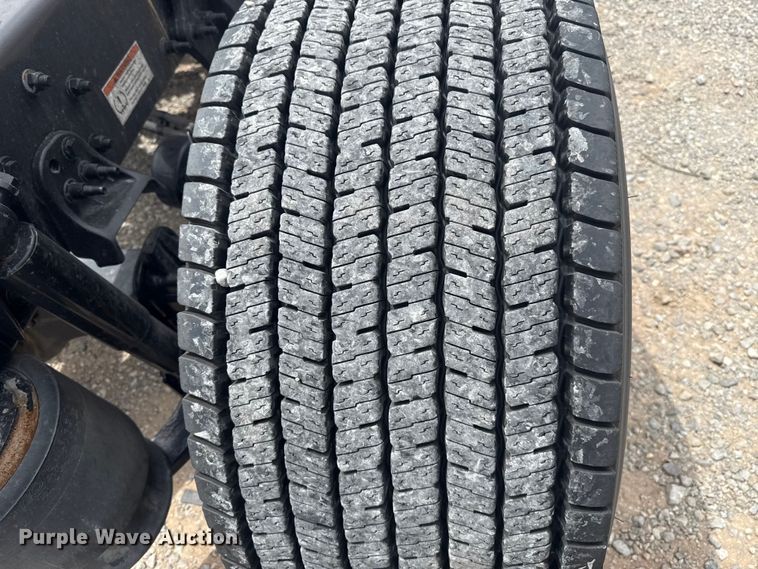 image for item ET6080 2022 Freightliner Cascadia 126 semi truck