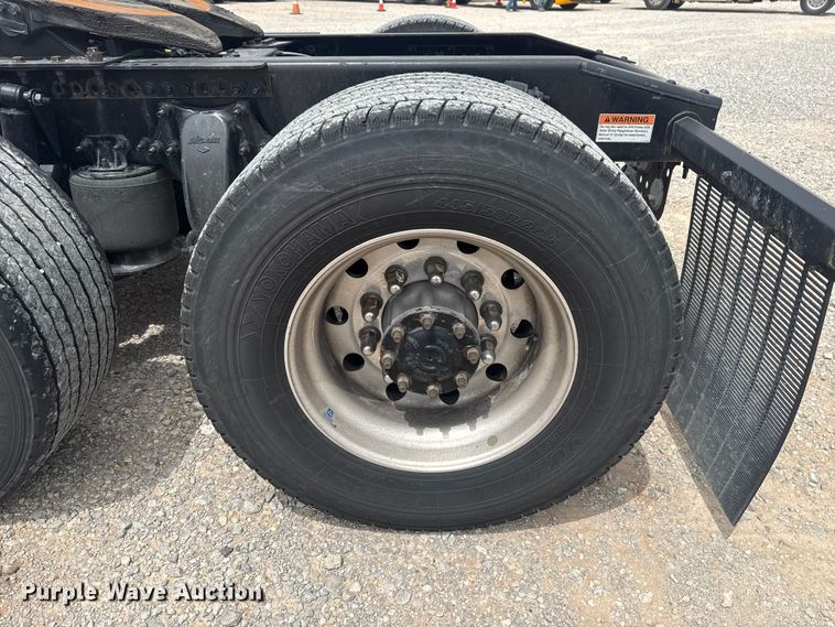 image for item ET6080 2022 Freightliner Cascadia 126 semi truck