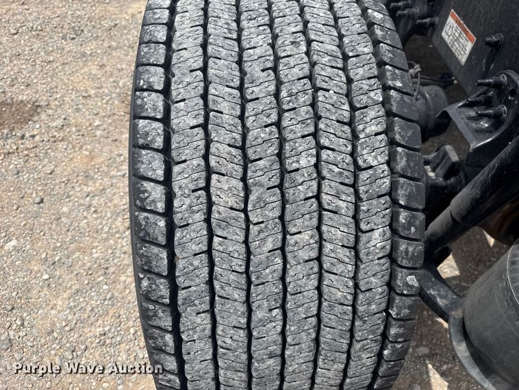 image for item ET6080 2022 Freightliner Cascadia 126 semi truck