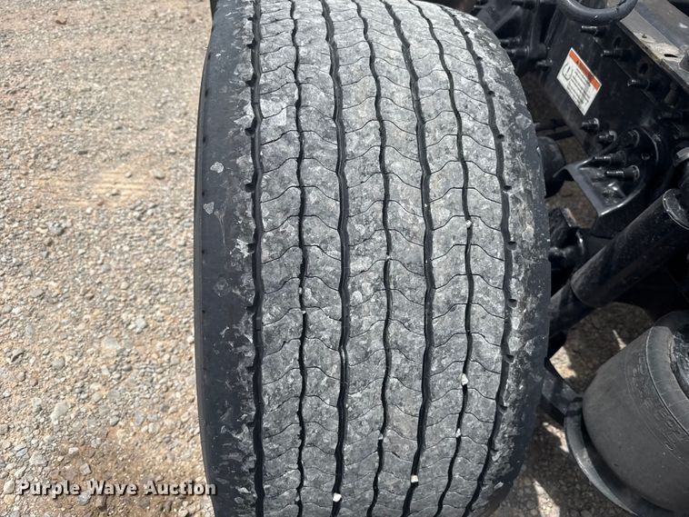 image for item ET6080 2022 Freightliner Cascadia 126 semi truck